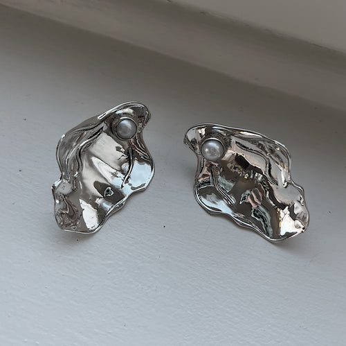 CLAM EARRINGS SILVER.