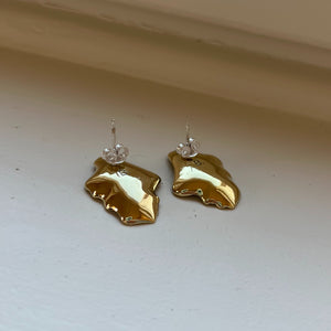 MINI CLAM EARRINGS BRASS.