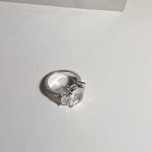 Load image into Gallery viewer, SOULMATE RING SILVER crystal.