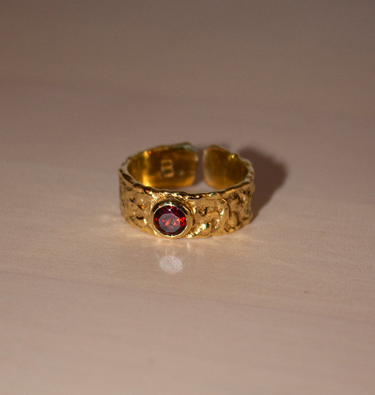 SLASK RING BRASS GARNET.