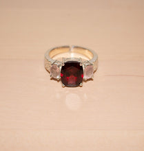 Load image into Gallery viewer, SOULMATE RING SILVER GARNET/ROSE.
