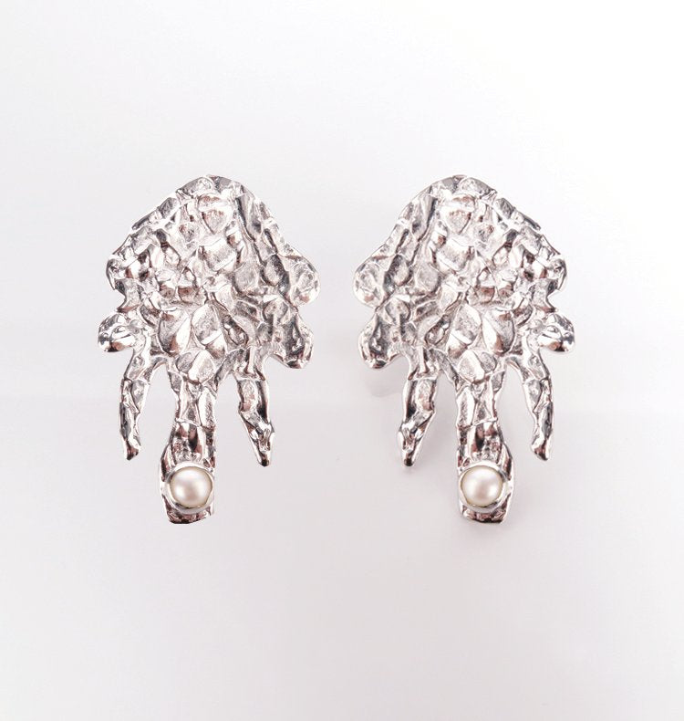 MELT SILVER EARRINGS.