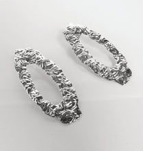 Load image into Gallery viewer, DRIP EARRINGS SILVER.