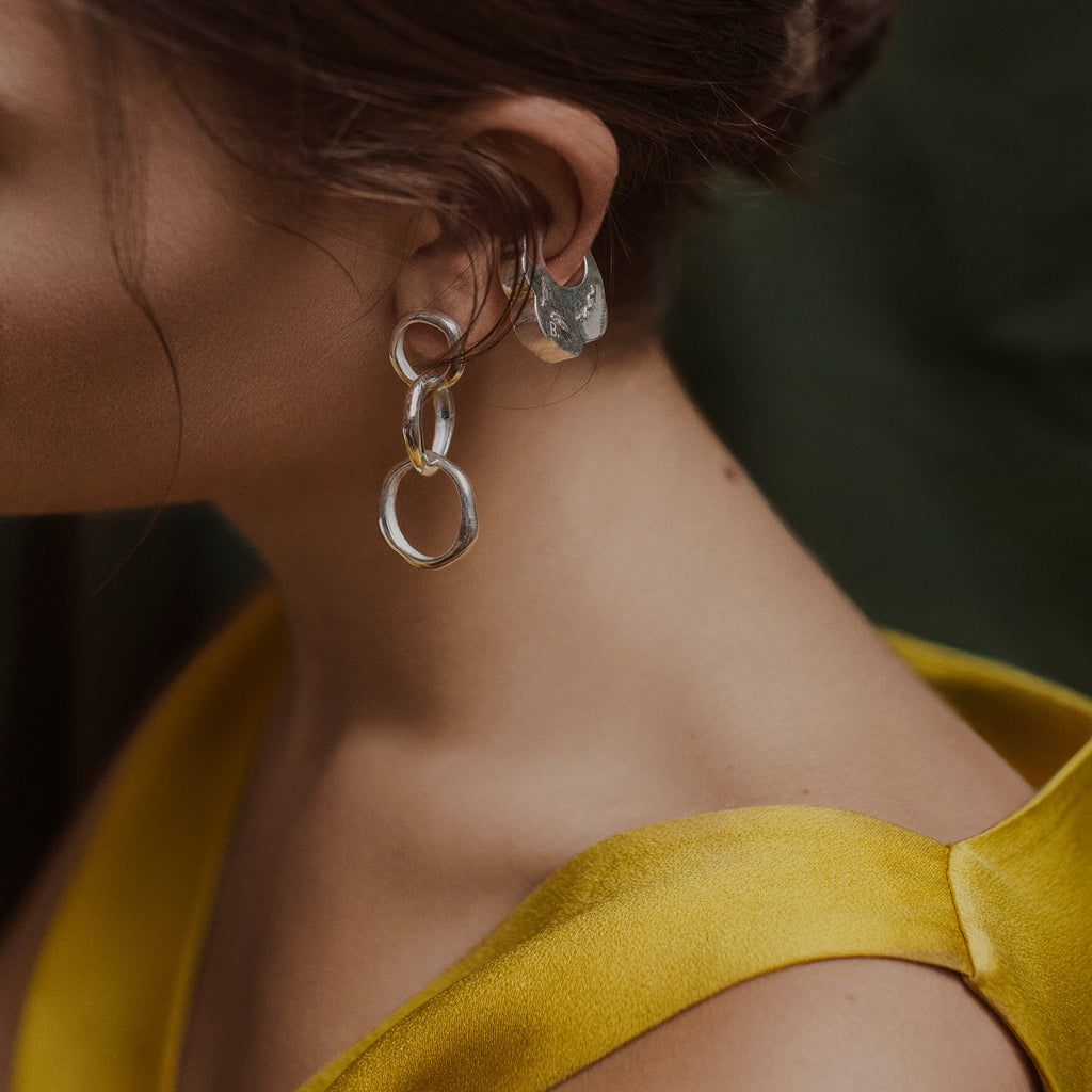 NO STRINGS EARRINGS SILVER.