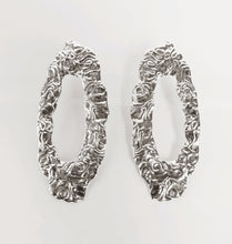 Load image into Gallery viewer, DRIP EARRINGS SILVER.