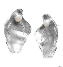 Load image into Gallery viewer, CLAM EARRINGS SILVER.