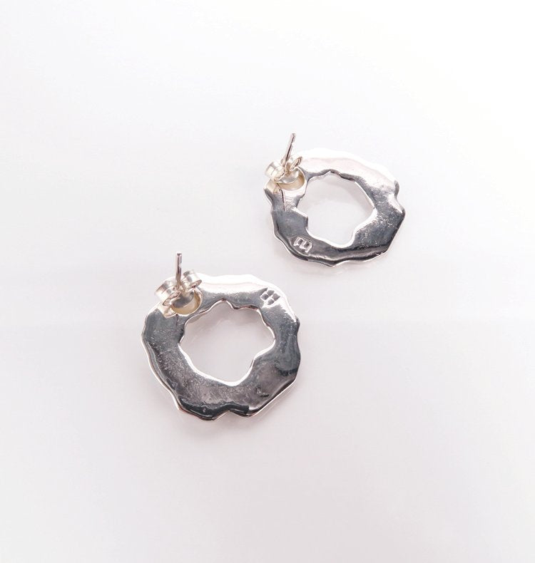 MELT O EARRINGS SILVER.