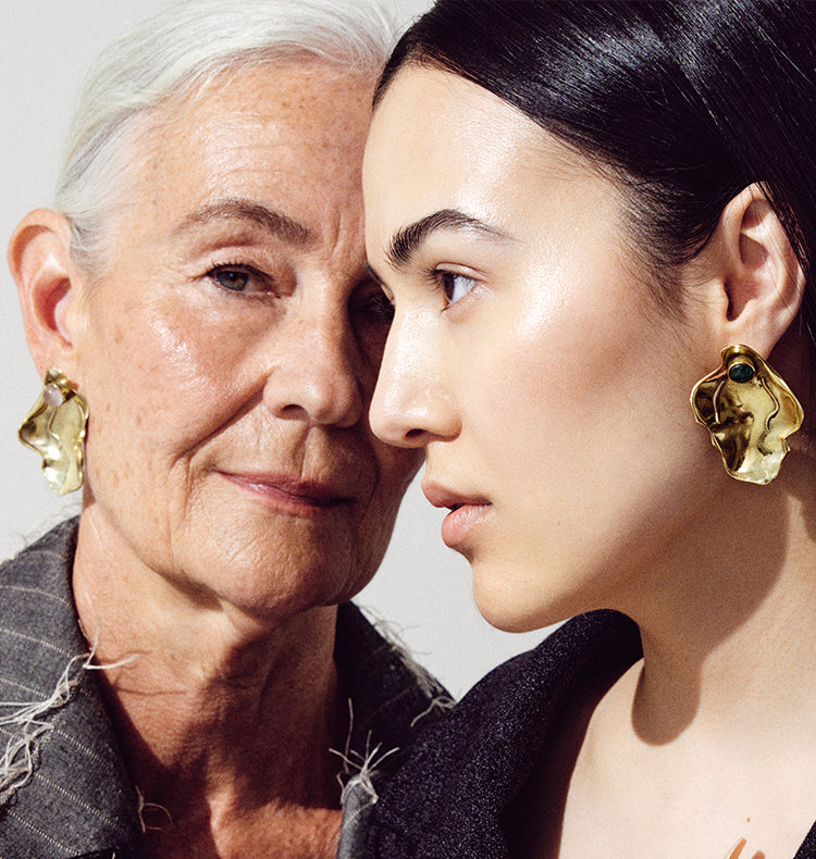 CLAM EARRINGS BRASS GREEN.