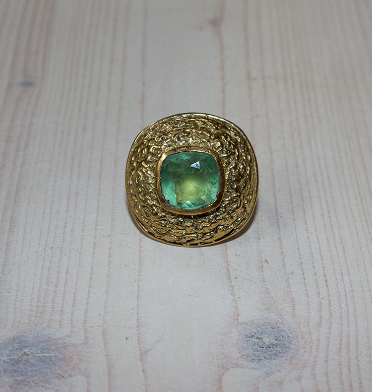 GRAM EARCUFF BRASS FLUORITE.