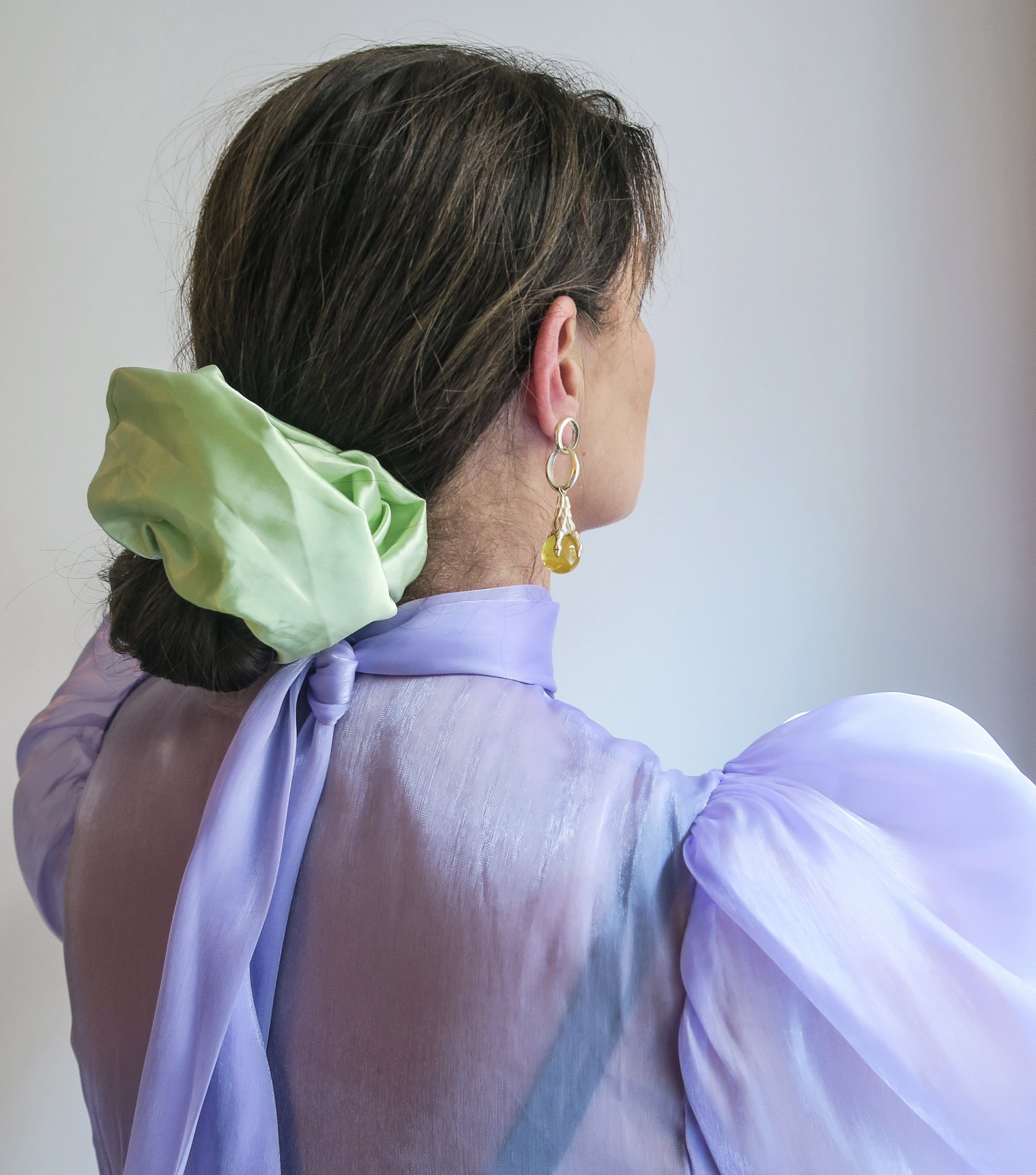 STRING ME ALONG YELLOW/SILVER.