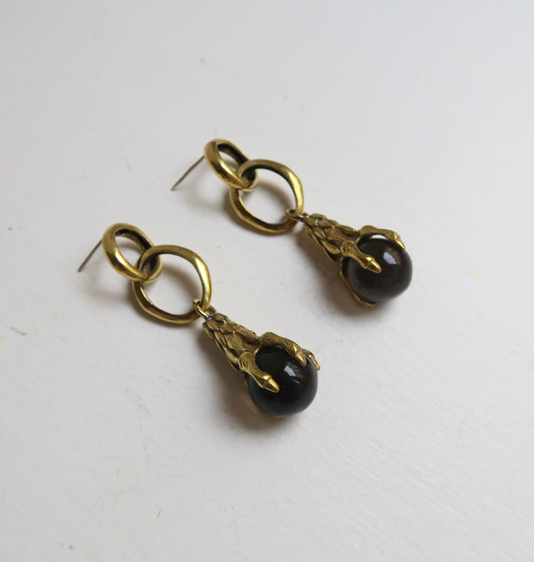 STRING ME ALONG BROWN/BRASS.