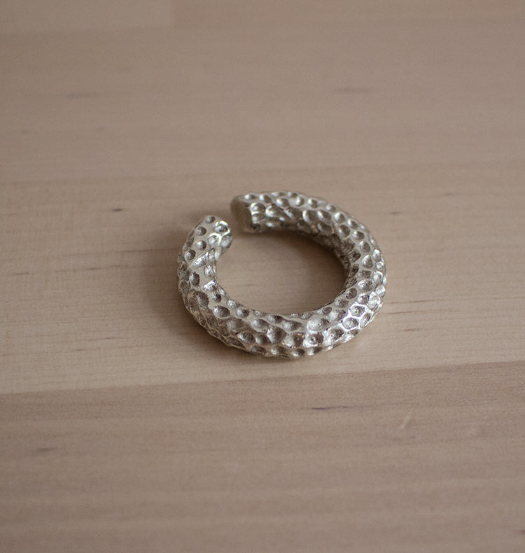 CLOSE CUFF/RING SILVER.