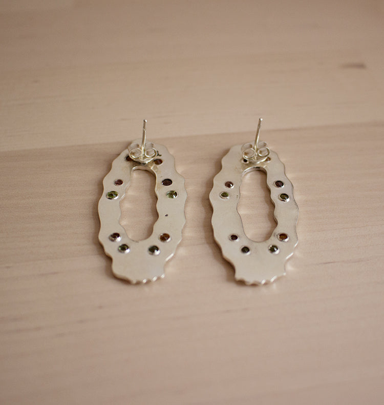 SMALL SPRINKLED DRIP SILVER.