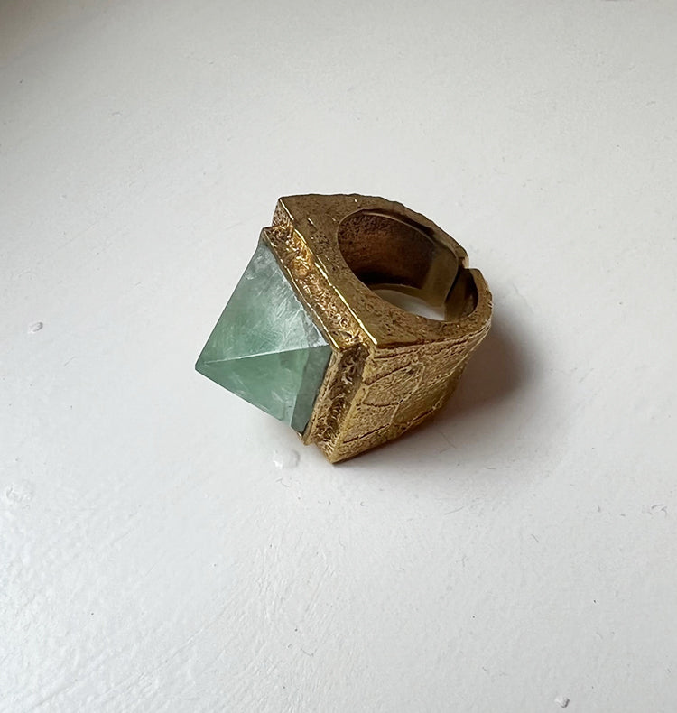 PROVE A POINT RING FLUORITE BRASS.