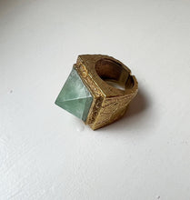 Load image into Gallery viewer, PROVE A POINT RING FLUORITE BRASS.