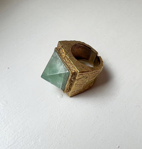 PROVE A POINT RING FLUORITE BRASS.