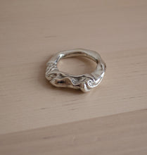 Ladda in bilden i Gallery viewer, KIN RING SILVER.