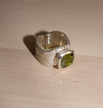 Load image into Gallery viewer, CLAN RING SILVER FLUORITE.