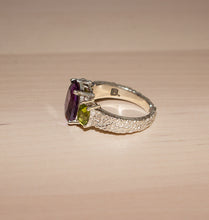 Load image into Gallery viewer, SOULMATE RING SILVER AMETHYST/PERIDOT.