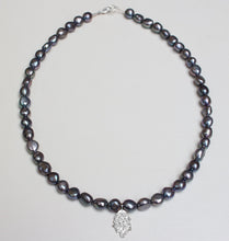 Ladda in bilden i Gallery viewer, MOTHER OF PEARL NECKLACE - BLUE.