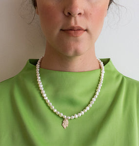 MOTHER OF PEARL NECKLACE - WHITE.