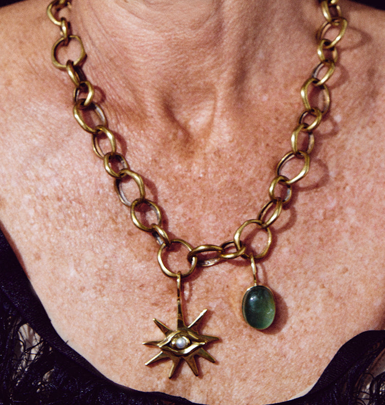 SMALL PEARL VIEW CHARM BRASS.