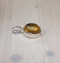 Load image into Gallery viewer, SHOT CHARM SILVER CITRINE.