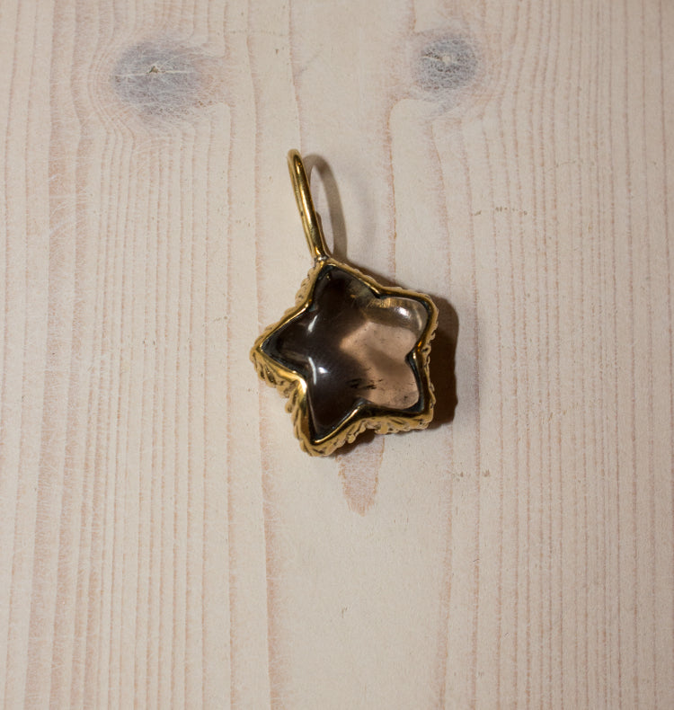 URSA CHARM BRASS SMOKEY.