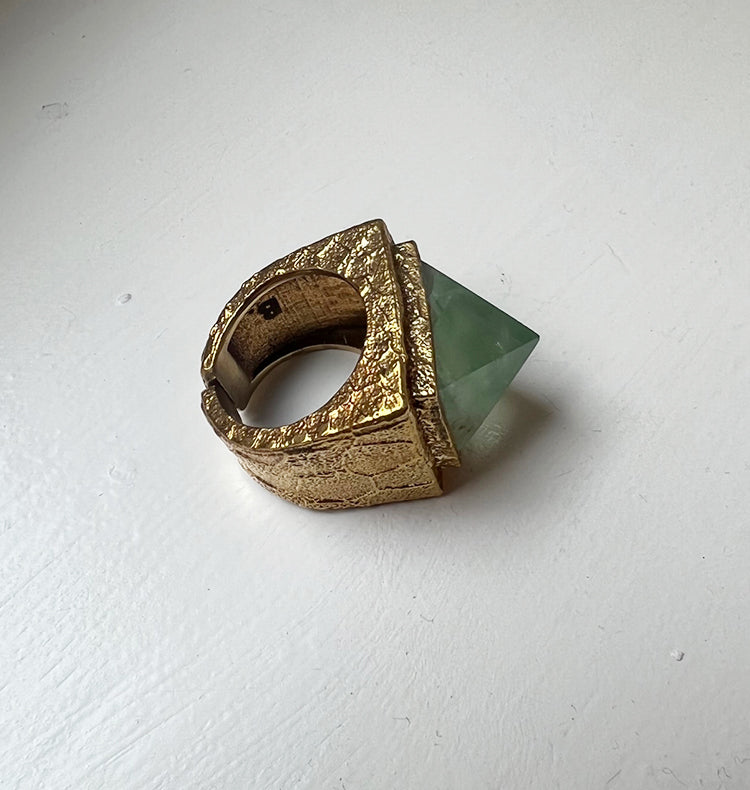 PROVE A POINT RING FLUORITE BRASS.