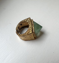 Ladda in bilden i Gallery viewer, PROVE A POINT RING FLUORITE BRASS.